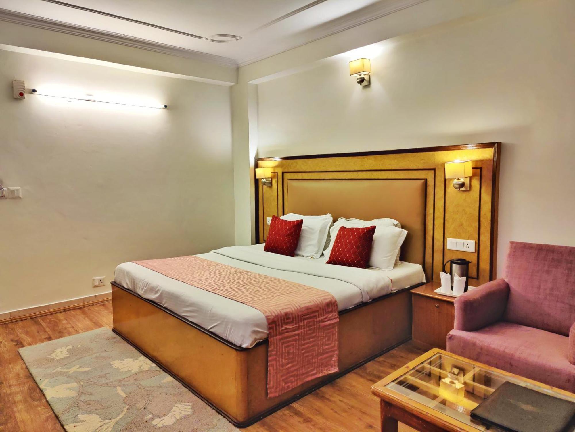 Surya International Hotel Manali Near Mall Road Dış mekan fotoğraf