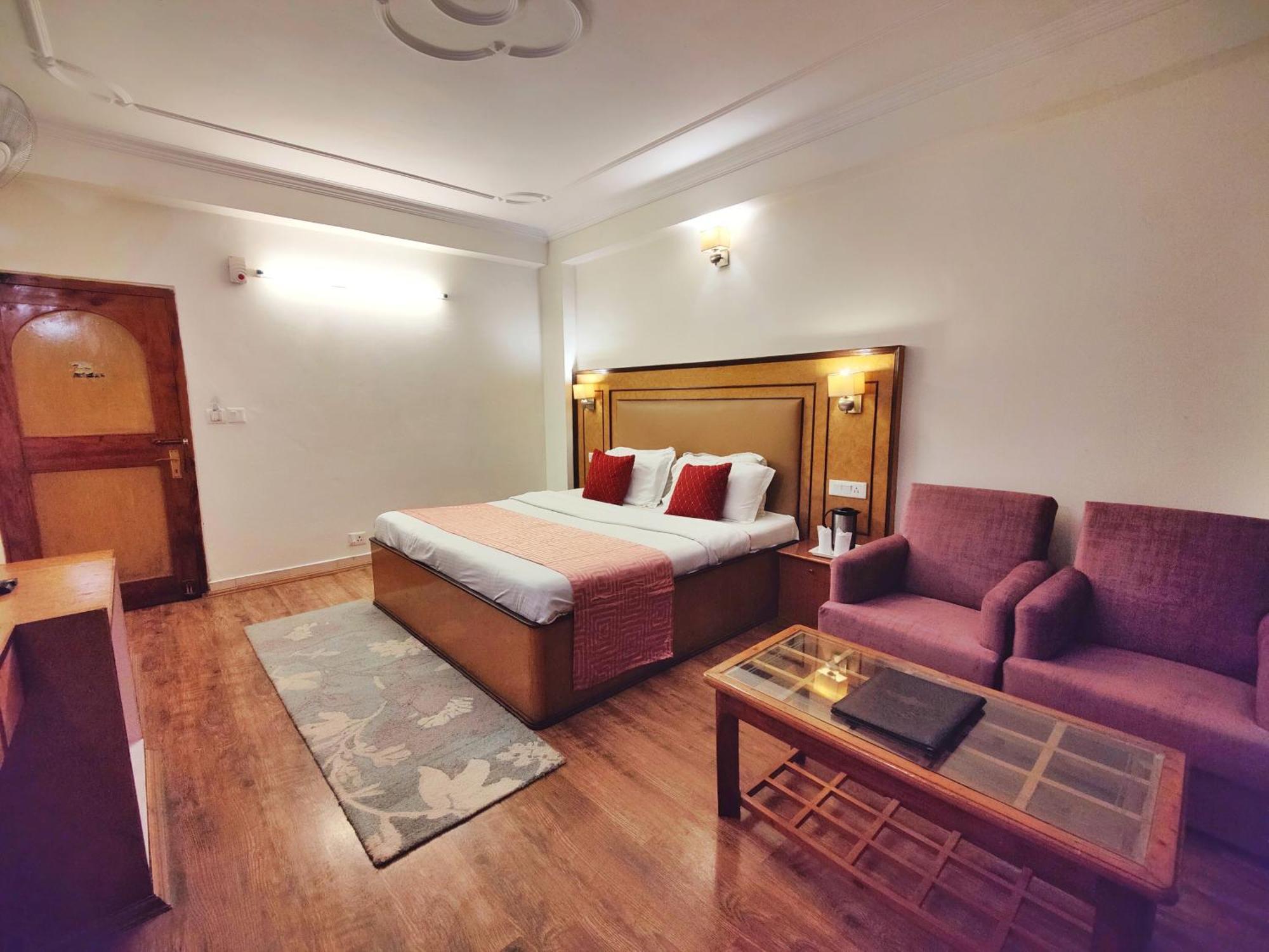Surya International Hotel Manali Near Mall Road Dış mekan fotoğraf