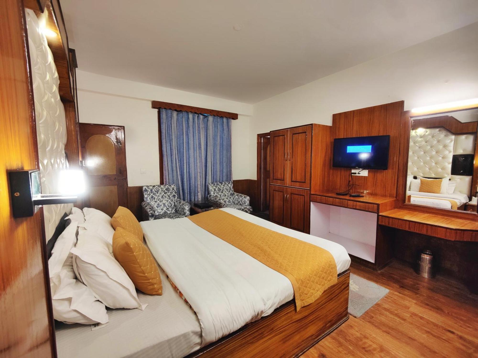 Surya International Hotel Manali Near Mall Road Dış mekan fotoğraf