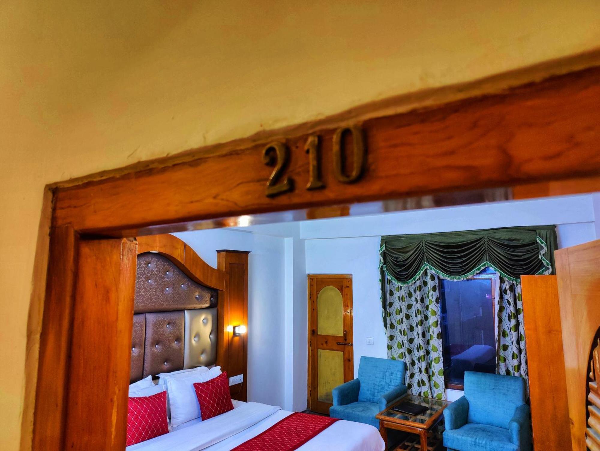 Surya International Hotel Manali Near Mall Road Dış mekan fotoğraf