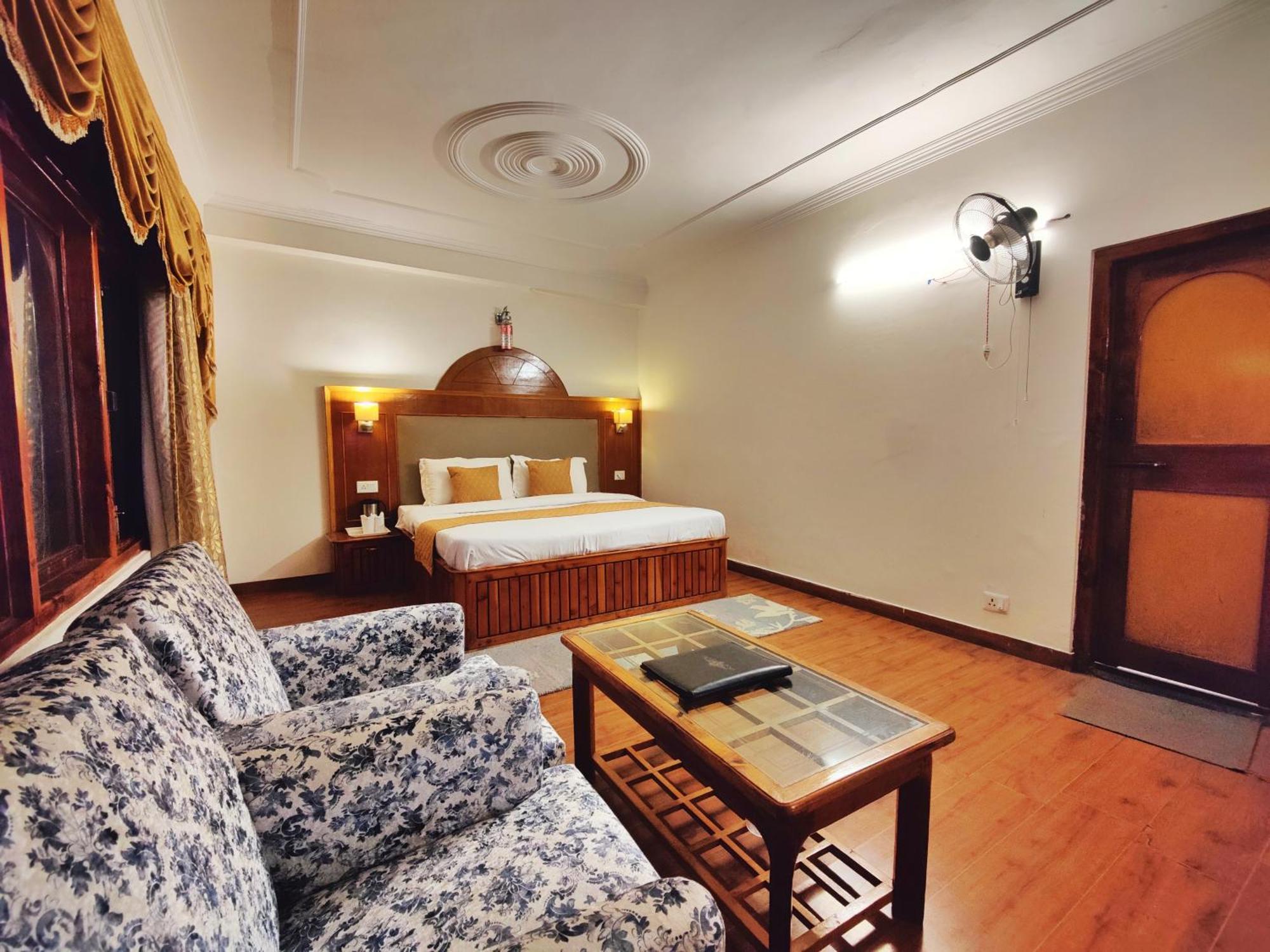 Surya International Hotel Manali Near Mall Road Dış mekan fotoğraf