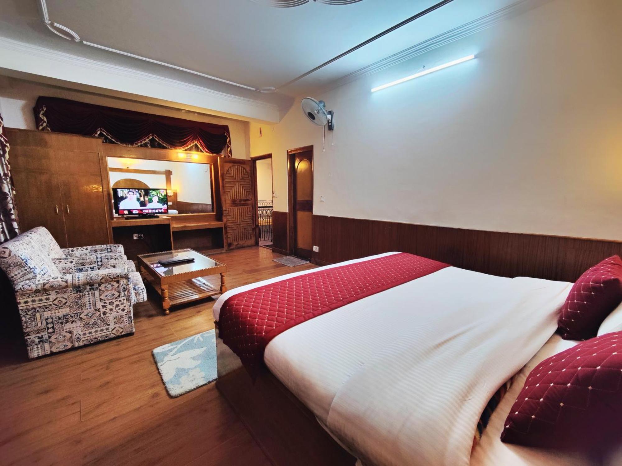 Surya International Hotel Manali Near Mall Road Dış mekan fotoğraf