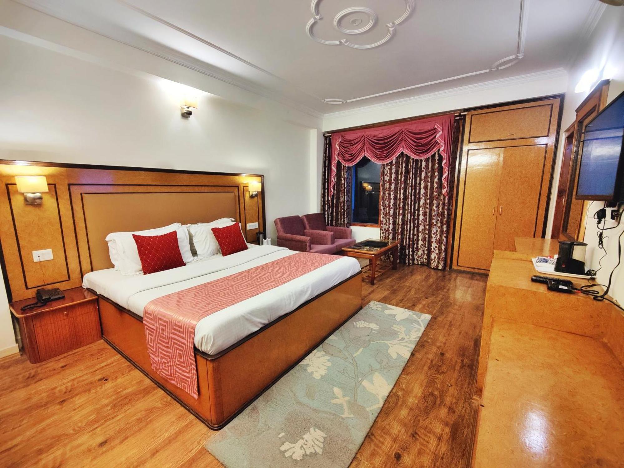 Surya International Hotel Manali Near Mall Road Dış mekan fotoğraf