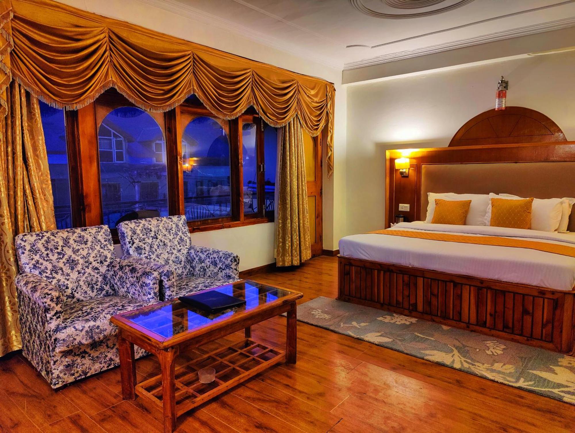 Surya International Hotel Manali Near Mall Road Dış mekan fotoğraf