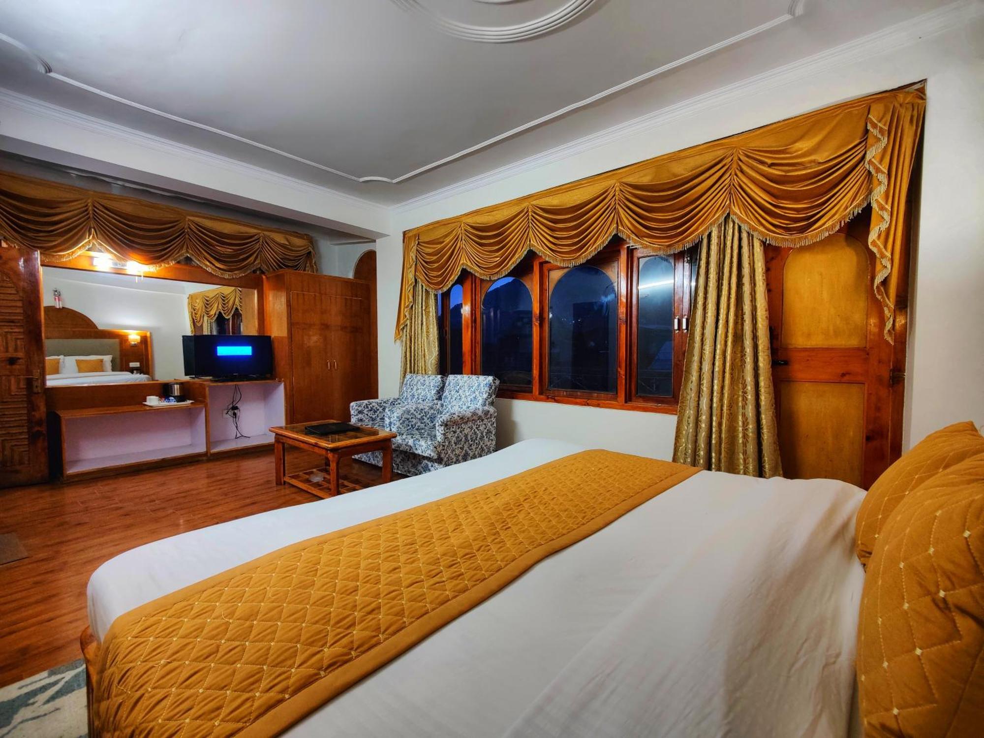 Surya International Hotel Manali Near Mall Road Dış mekan fotoğraf