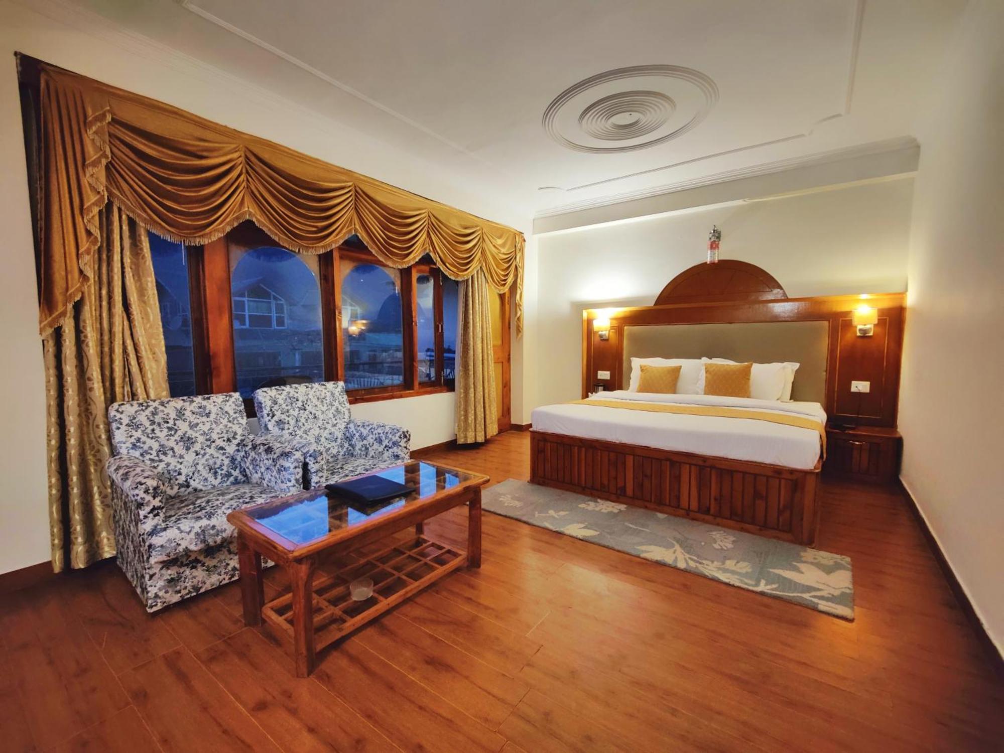 Surya International Hotel Manali Near Mall Road Dış mekan fotoğraf
