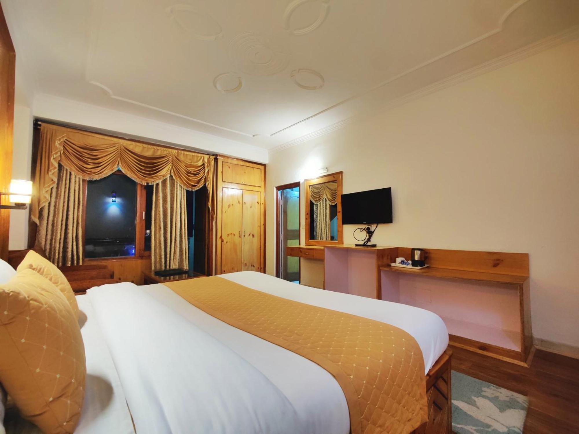 Surya International Hotel Manali Near Mall Road Dış mekan fotoğraf