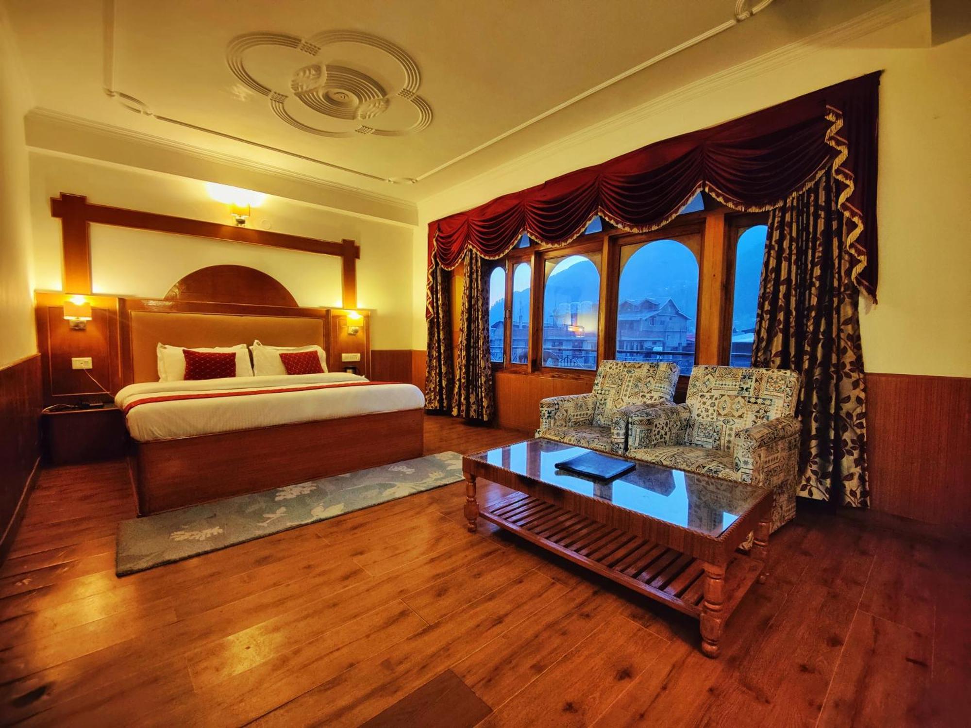 Surya International Hotel Manali Near Mall Road Dış mekan fotoğraf