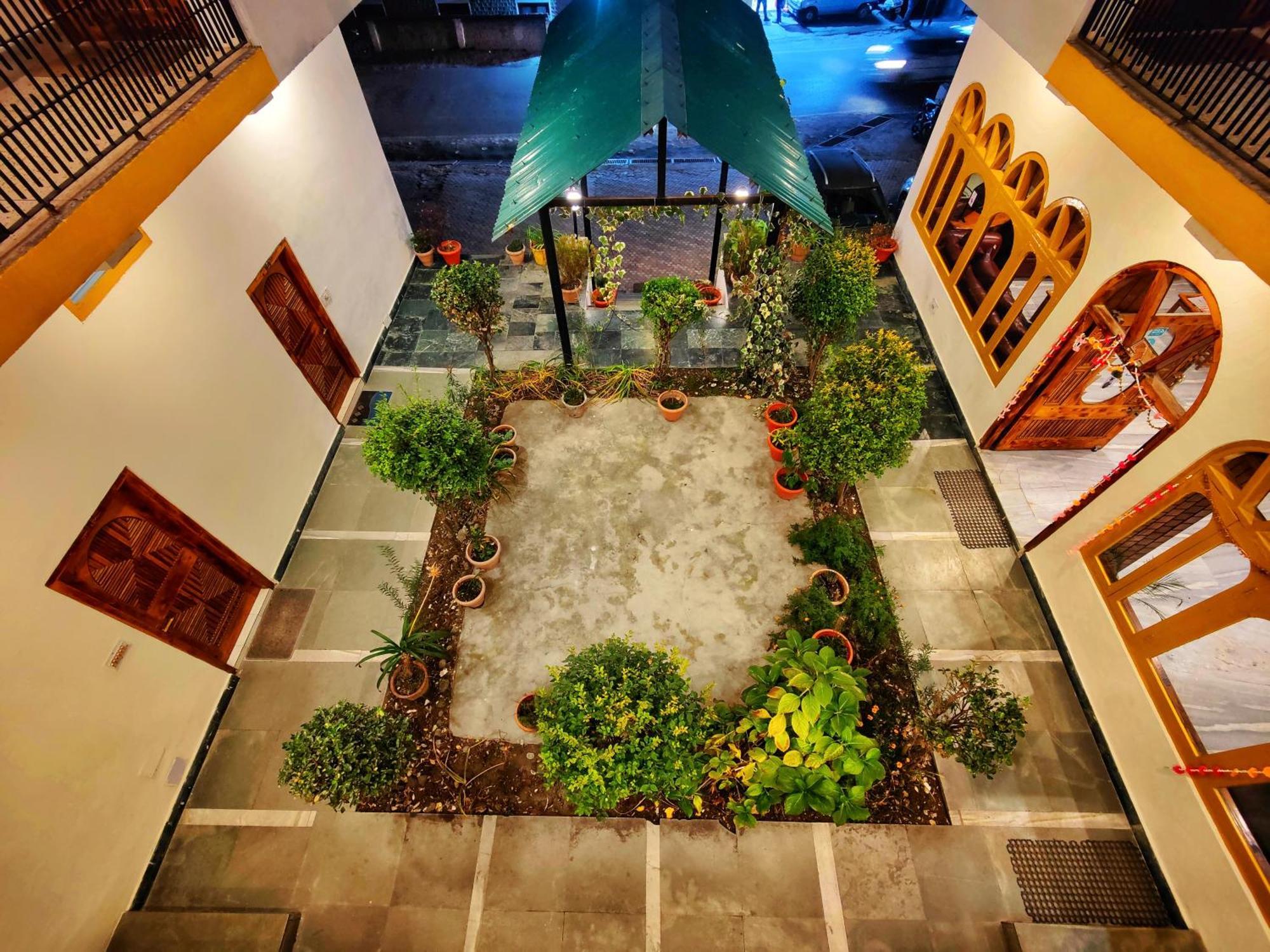 Surya International Hotel Manali Near Mall Road Dış mekan fotoğraf