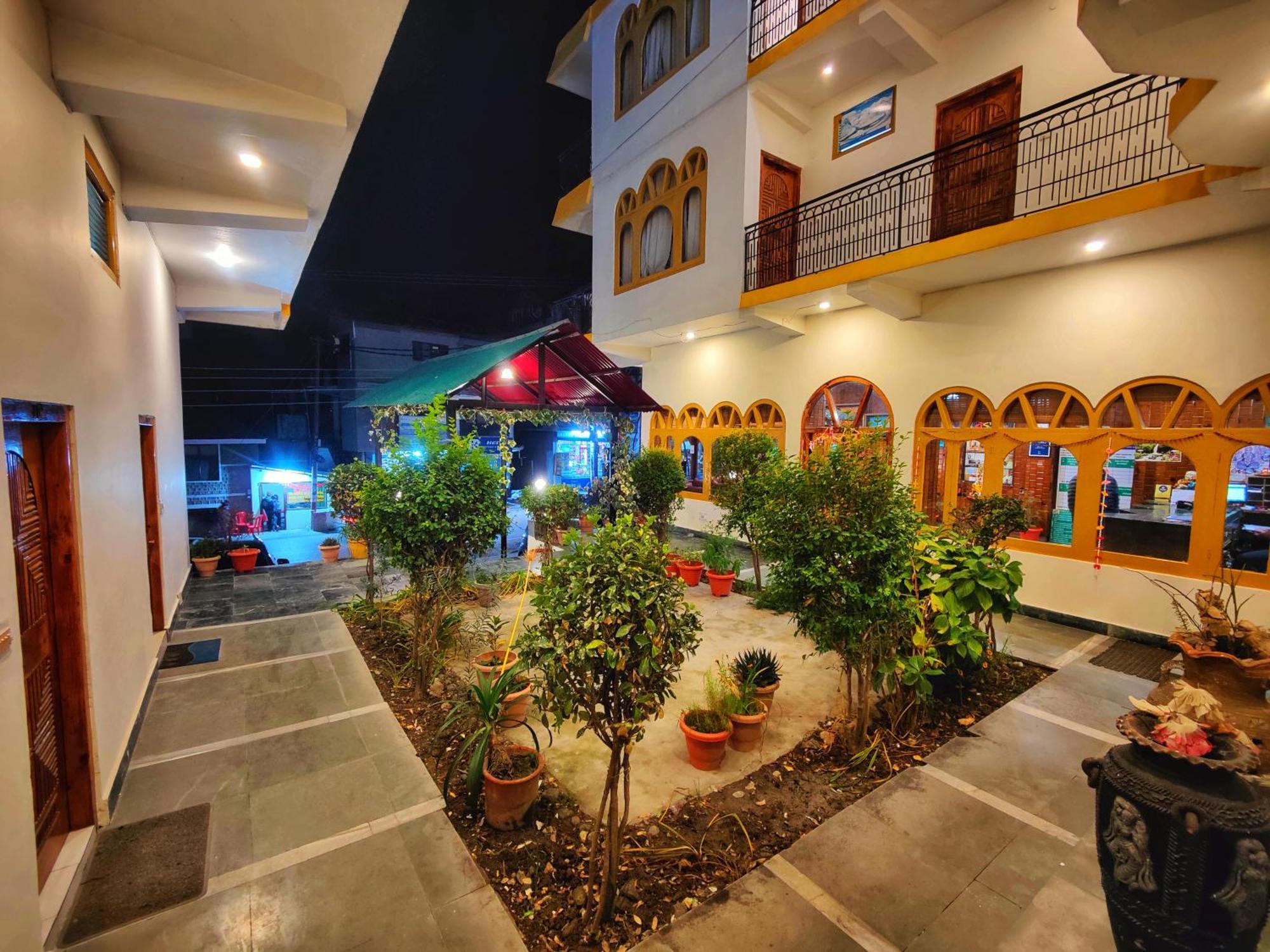 Surya International Hotel Manali Near Mall Road Dış mekan fotoğraf